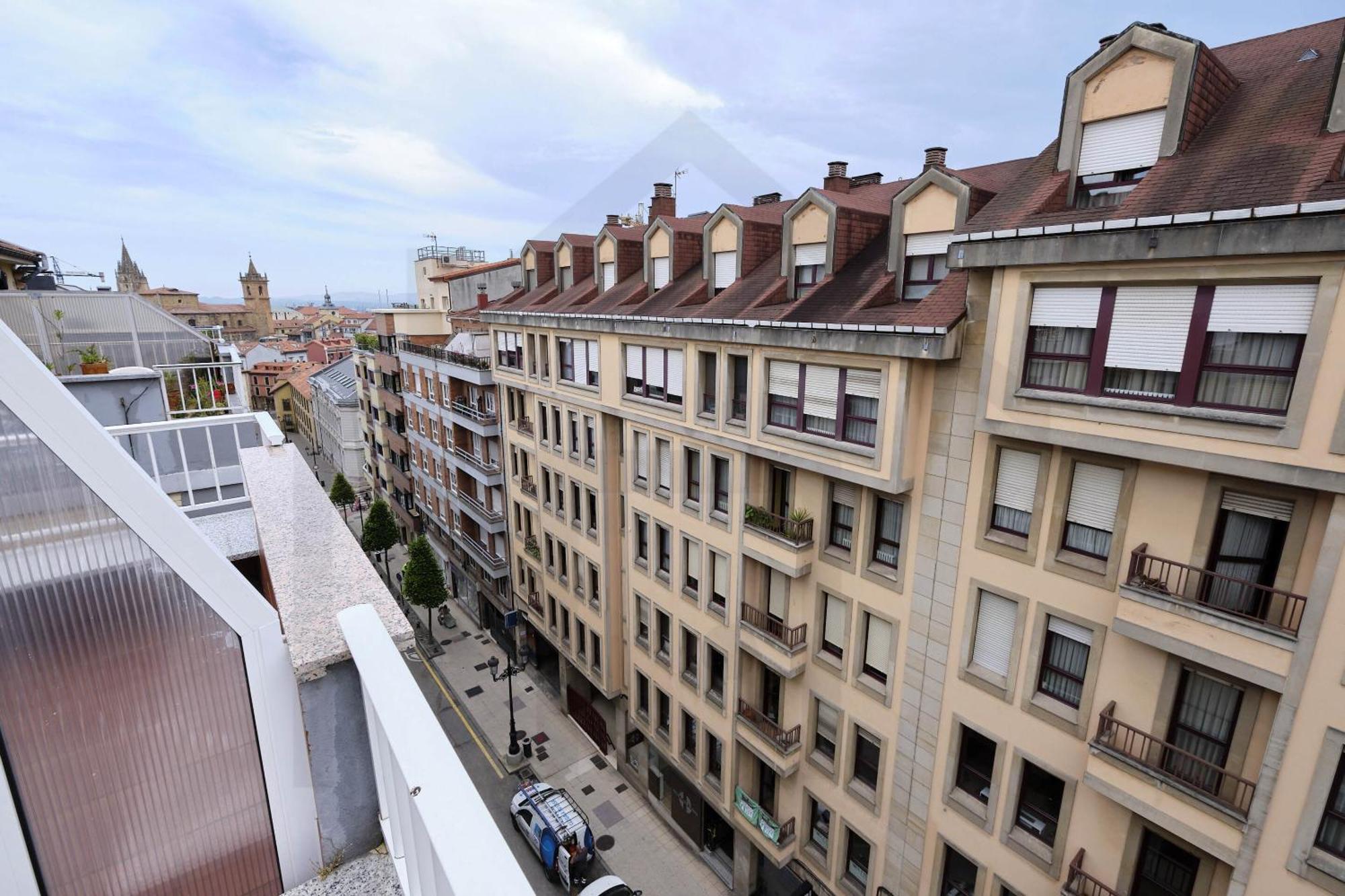 Atico Quintana I - Con Terraza, Vistas A La Ciudad, En El Centro, Con Wifi Y Garaje Appartement Oviedo Buitenkant foto